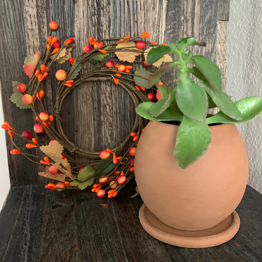 "Be Round" Small ceramic planter w/drainage plate - Terracotta