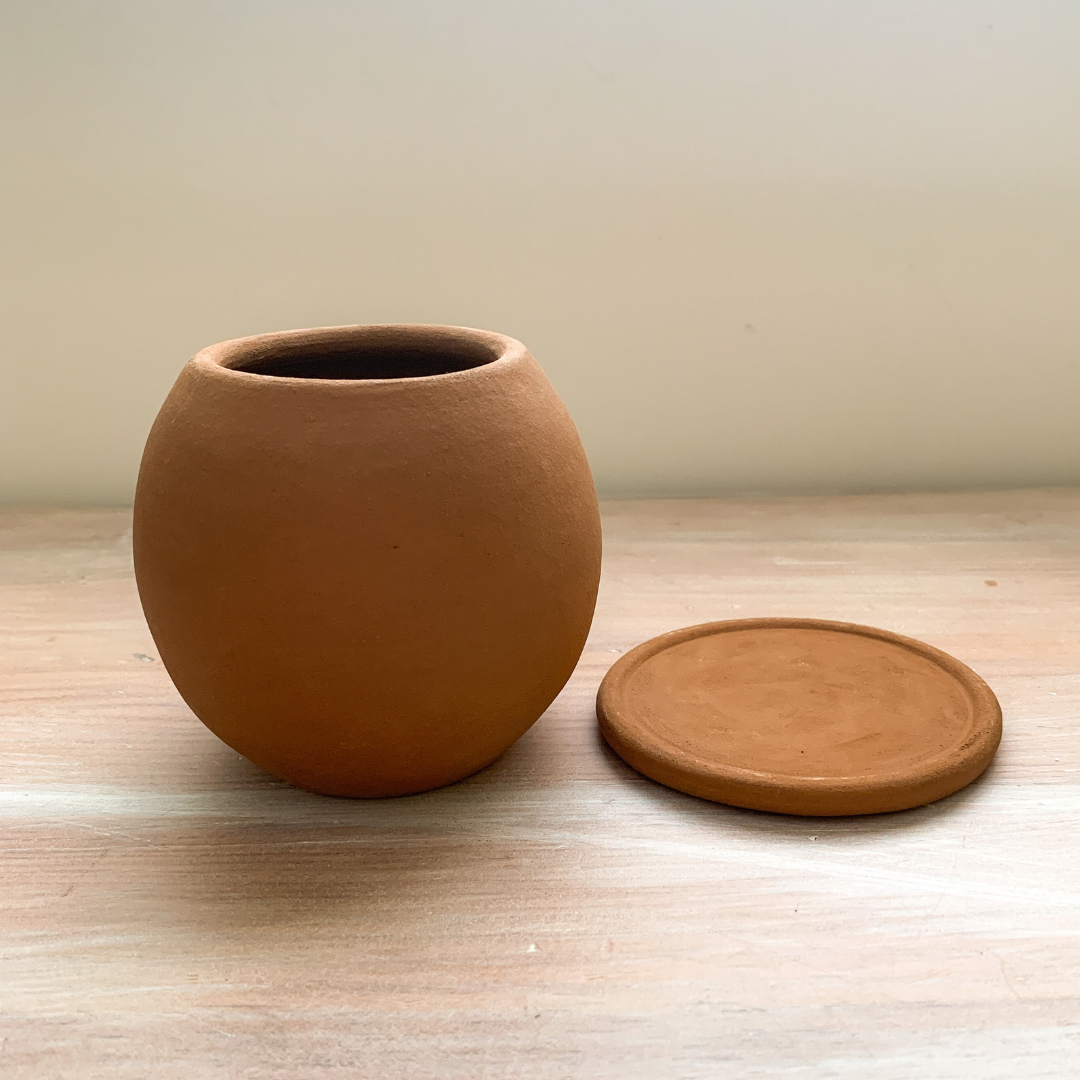 "Be Round" Small ceramic planter w/drainage plate - Terracotta