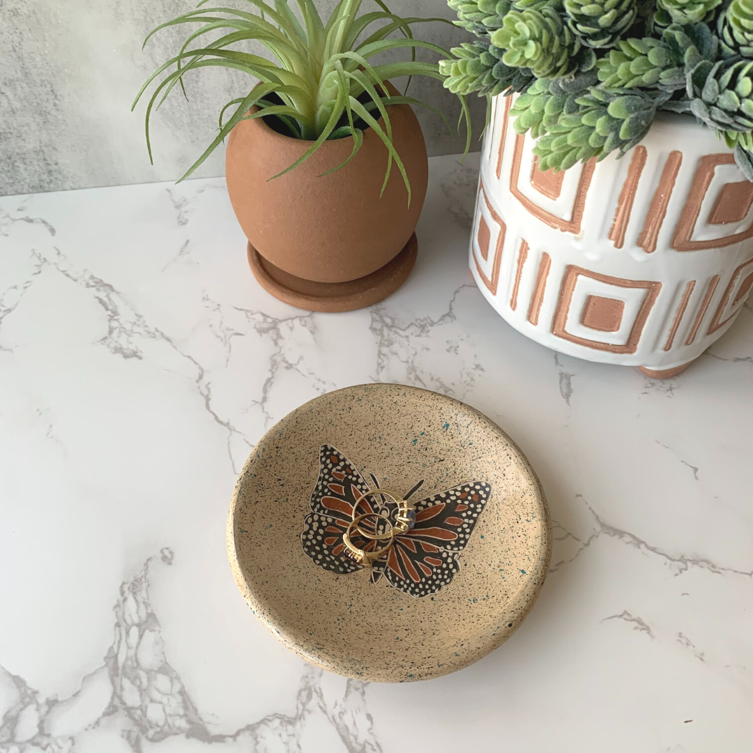 Monarch Butterfly Ceramic Ring Dish (Cream)