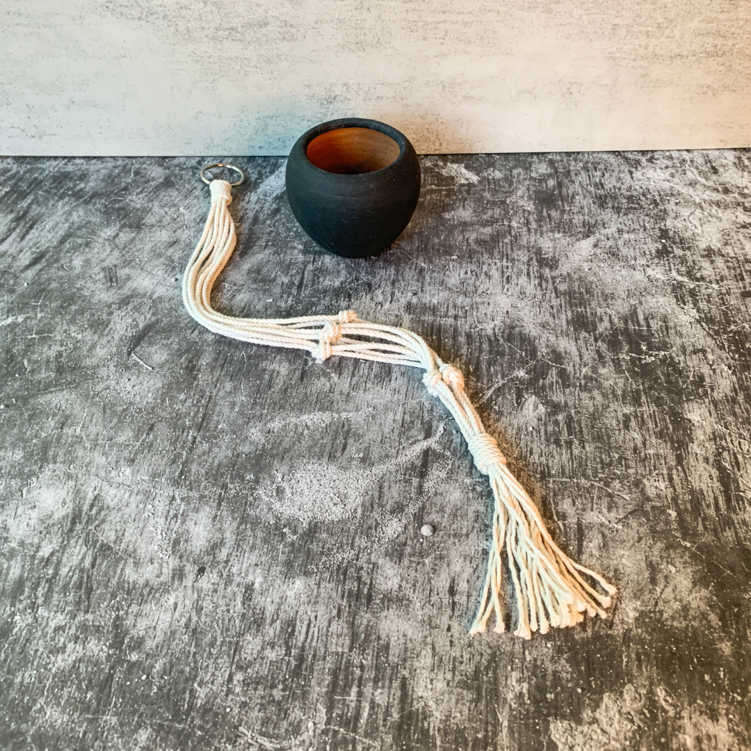 Mini Round planter w/Macrame Hanger - Black