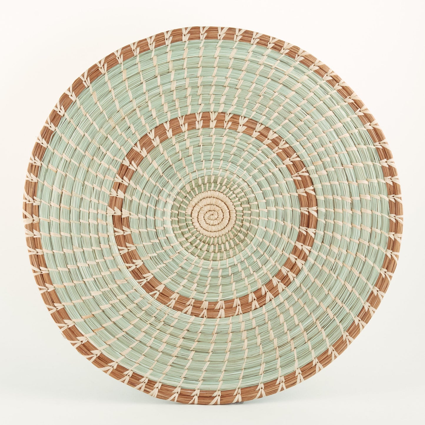 Wildgrass & Pine Needle Charger