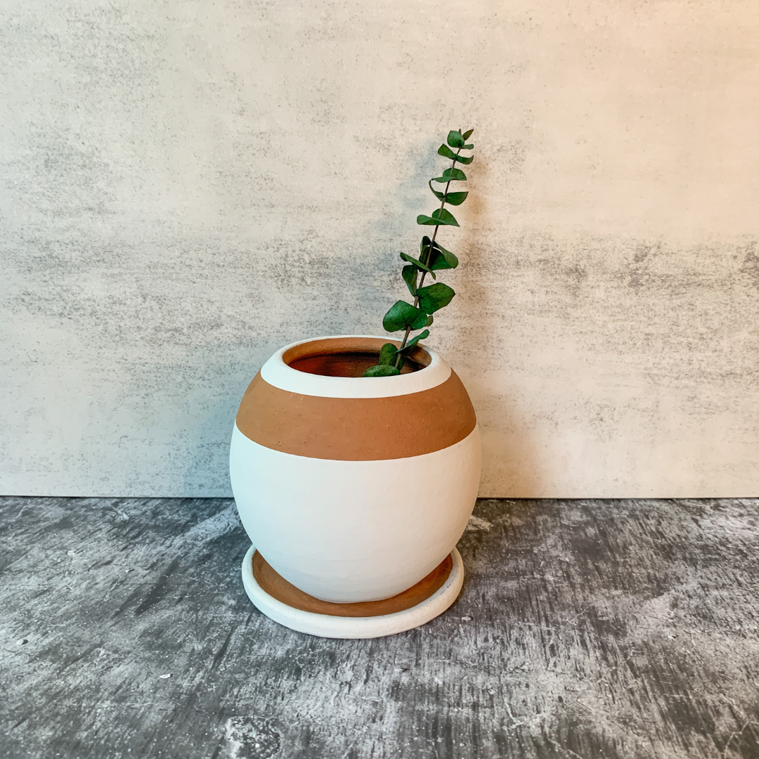 "Be Round" Small ceramic planter w/drainage plate - Gray Sand/Terracotta